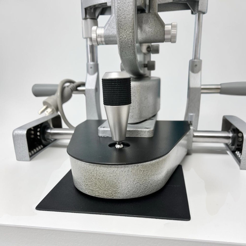 Haag-Streit BQ 900 Slit Lamp - Used 3 Haag-Streit BQ 900 Slit Lamp - Used – Side View