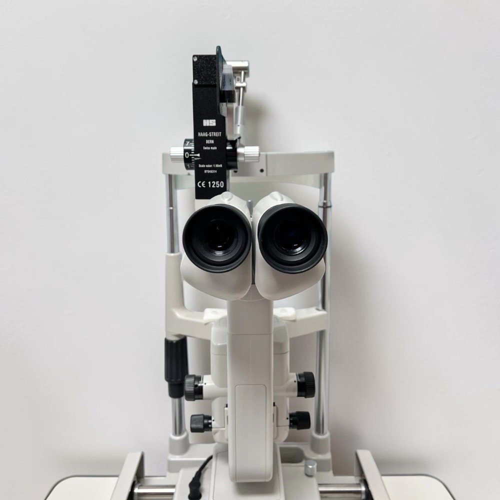 Topcon SL-D2 Slit Lamp w/ Haag Streit 870 Tonometer, Electric Table - Used 4 Topcon SL-D2 Slit Lamp w/ Haag Streit 870 Tonometer, Electric Table - Used - Image 4