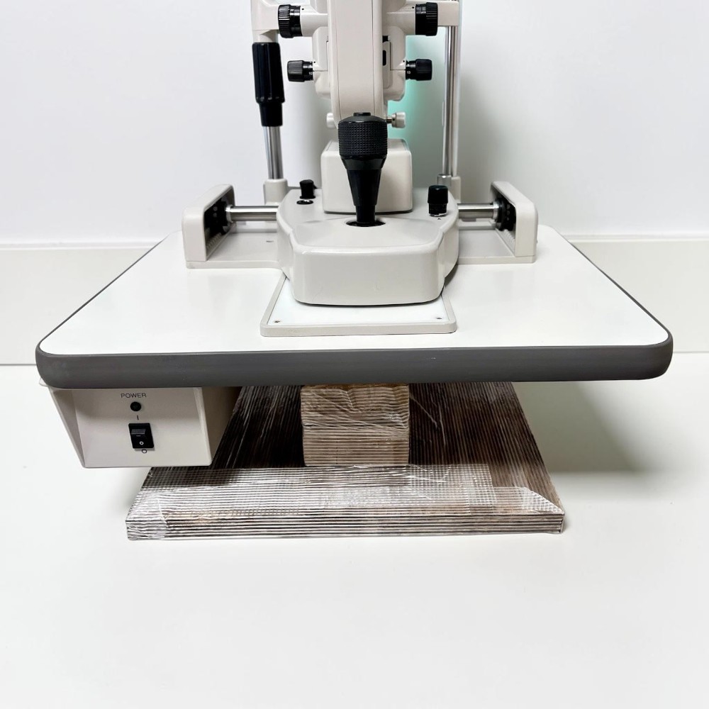 Topcon SL-D2 Slit Lamp w/ Haag Streit 870 Tonometer - Used 9 Topcon SL-D2 Slit Lamp w/ Haag Streit 870 Tonometer - Used – Detail View 5