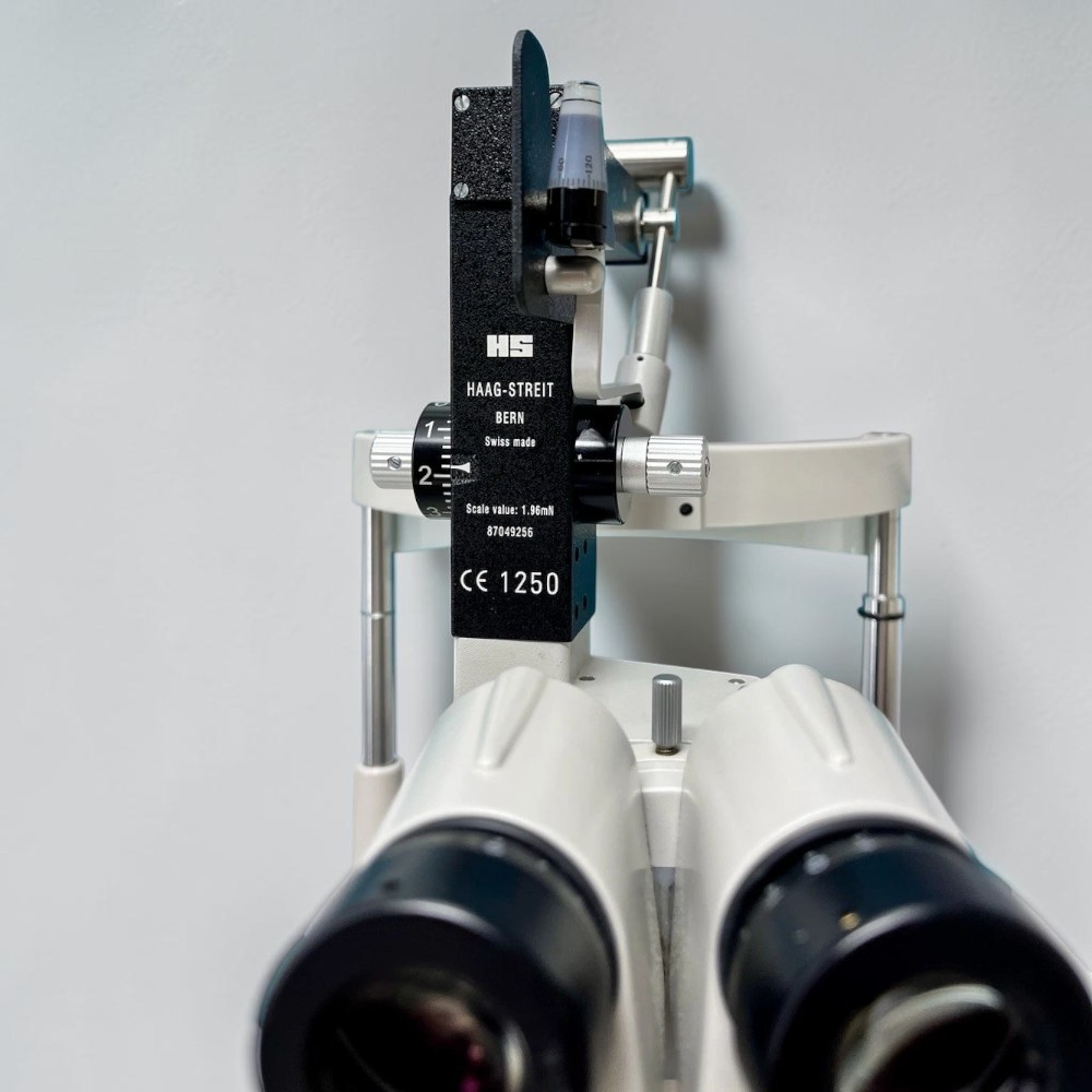 Topcon SL-D2 Slit Lamp w/ Haag Streit 870 Tonometer - Used 11 Topcon SL-D2 Slit Lamp w/ Haag Streit 870 Tonometer - Used – Detail View 7