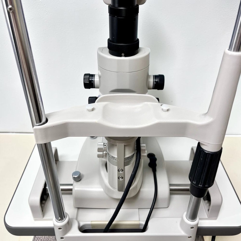 Topcon SL-D2 Slit Lamp w/ Haag Streit 870 Tonometer - Used 6 Topcon SL-D2 Slit Lamp w/ Haag Streit 870 Tonometer - Used – Detail View 2