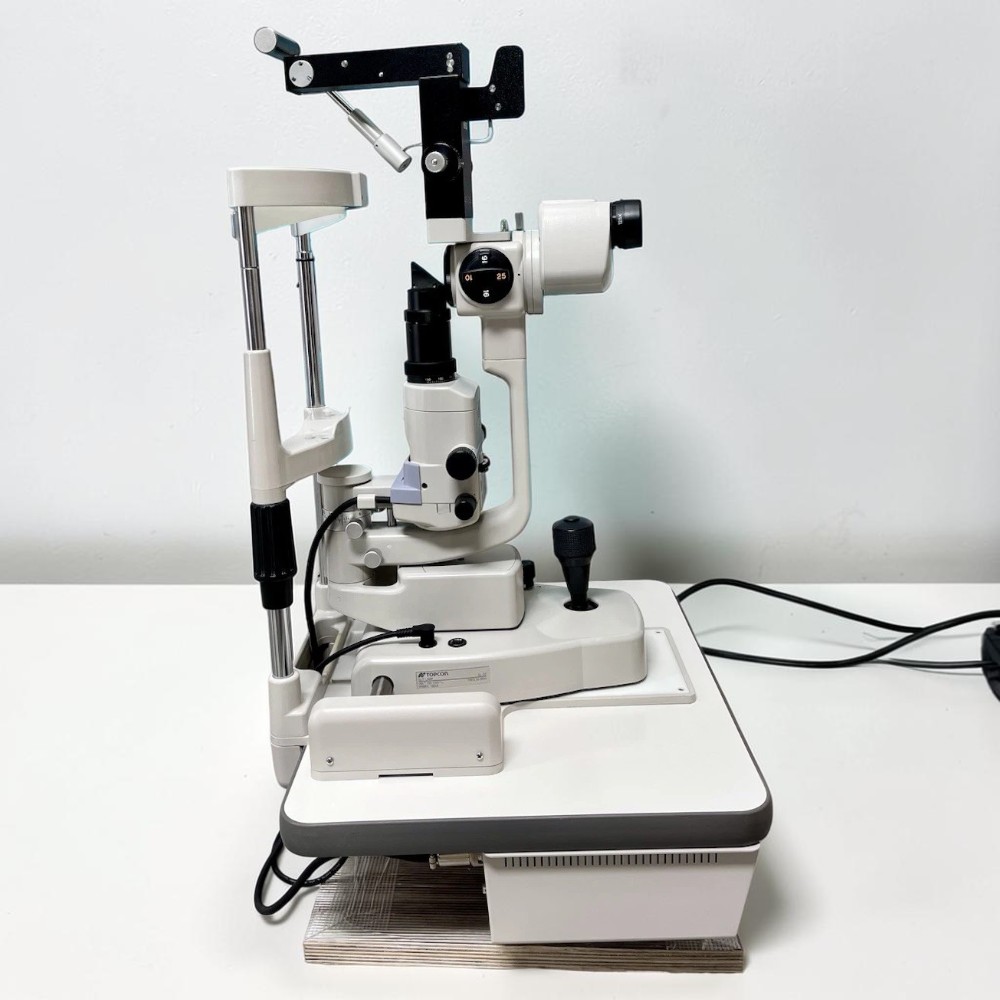 Topcon SL-D2 Slit Lamp w/ Haag Streit 870 Tonometer - Used 7 Topcon SL-D2 Slit Lamp w/ Haag Streit 870 Tonometer - Used – Detail View 3