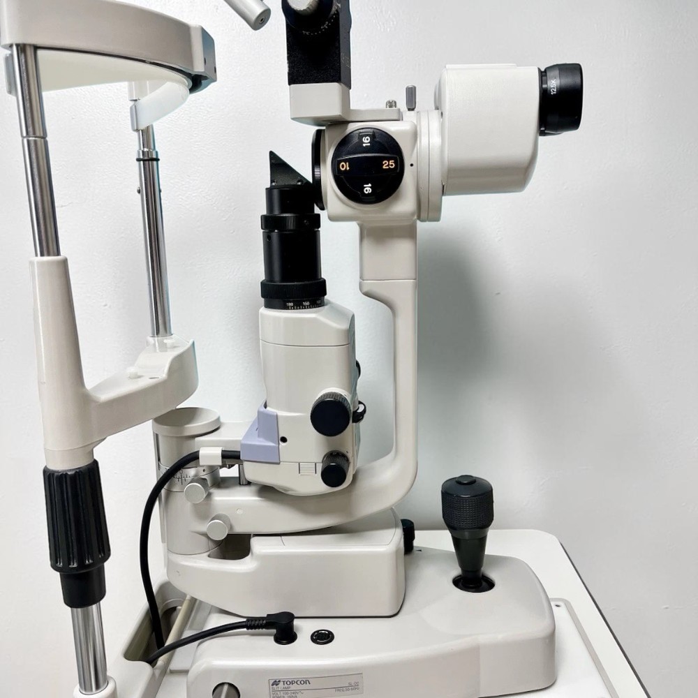 Topcon SL-D2 Slit Lamp w/ Haag Streit 870 Tonometer - Used 8 Topcon SL-D2 Slit Lamp w/ Haag Streit 870 Tonometer - Used – Detail View 4