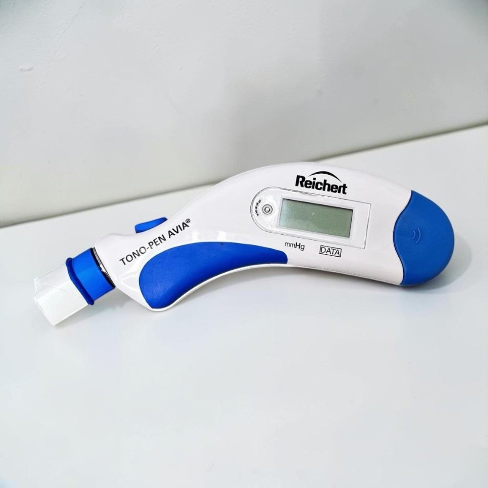 Reichert Avia Tono-Pen/ Tonometer w/ Case - Used 4 Reichert Avia Tono-Pen/ Tonometer w/ Case - Used - Image 4