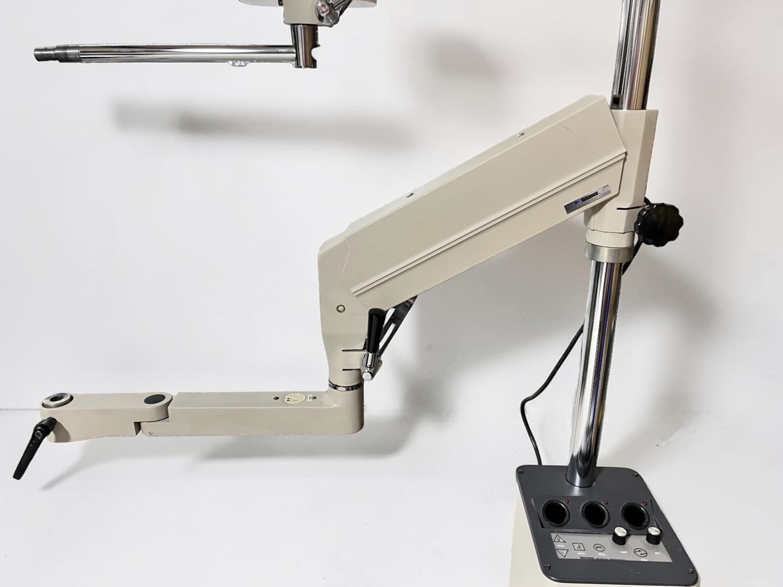 Reliance 7750 Ophthalmic Stand - Used 3 Reliance 7750 ophthalmic stand — close-up view
