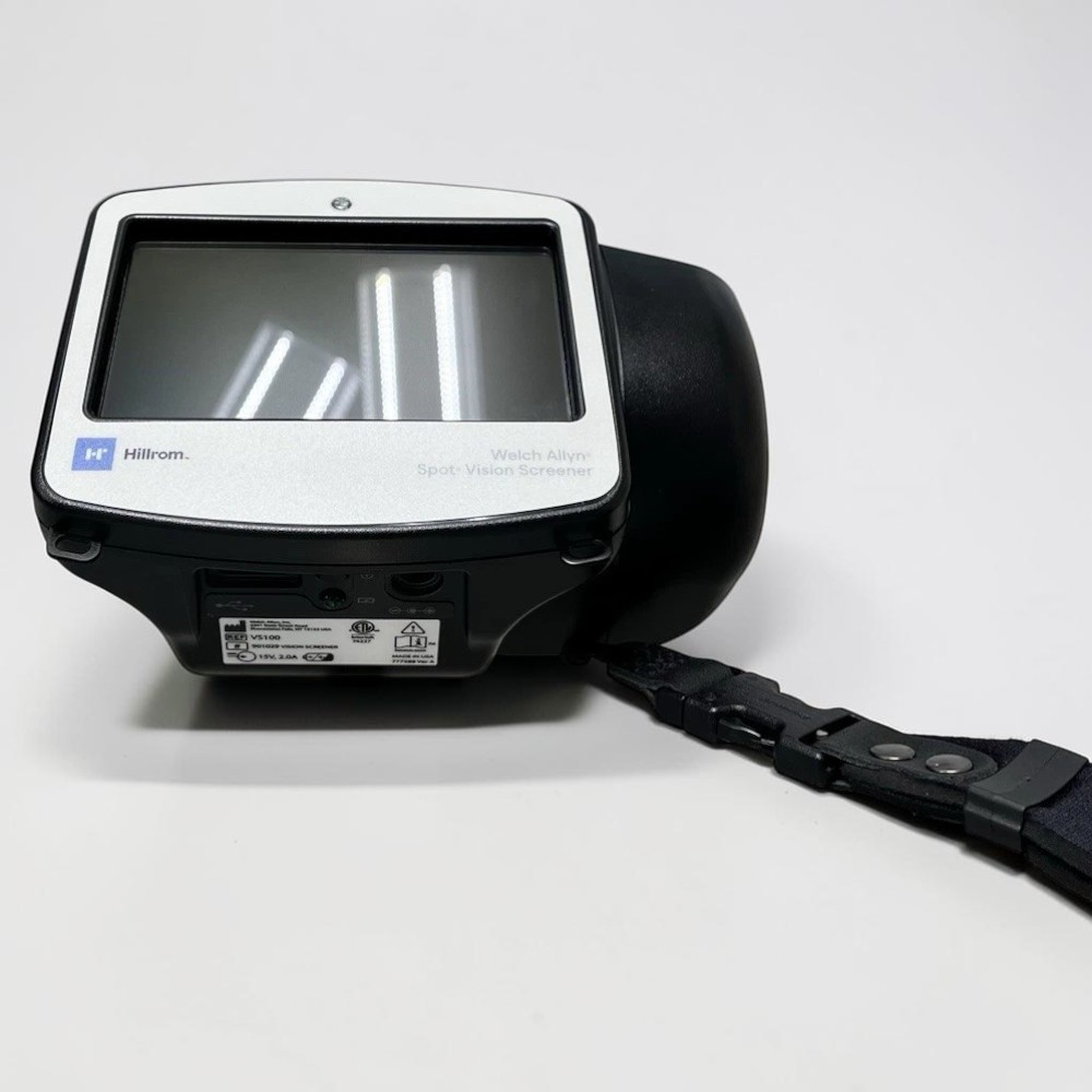 Welch Allyn/ Hillrom VS100 Spot Vision Screener w/ Carrying Case 4 Welch Allyn VS100 spot vision screener handheld pediatric vision screening