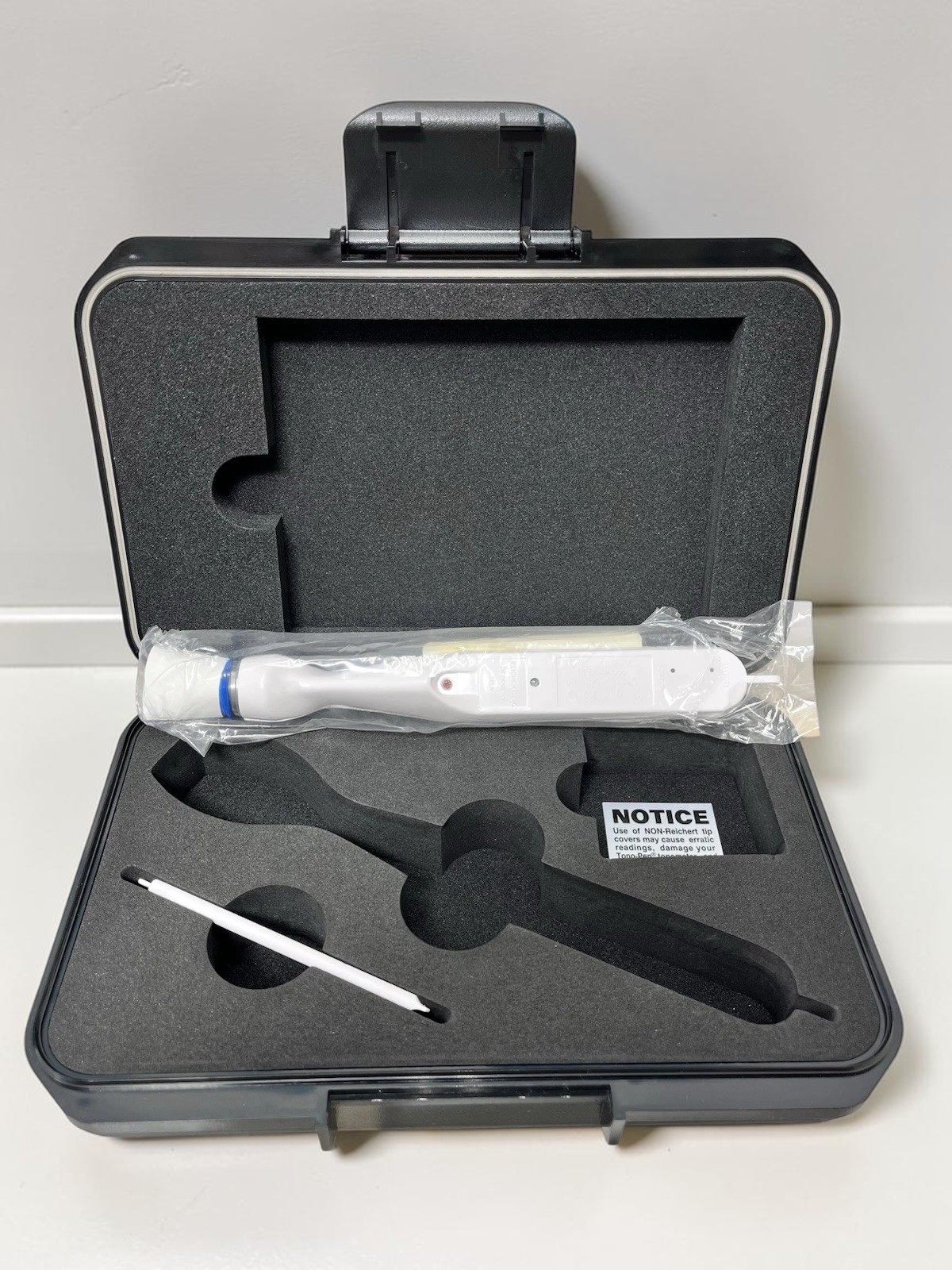Reichert XL Applanation Tonometer/ Tono-Pen with Case 4 Reichert XL Applanation Tonometer/ Tono-Pen with Case – Rear View