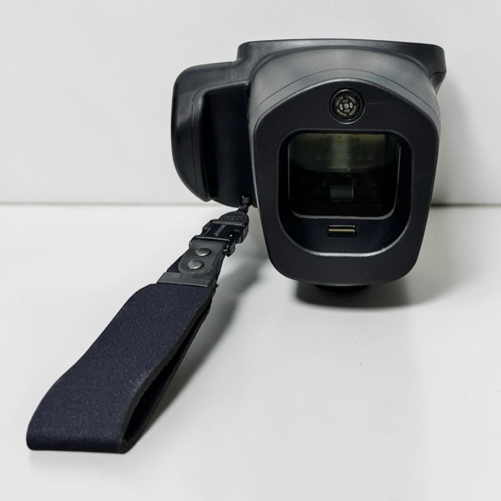 Welch Allyn/ Hillrom VS100 Spot Vision Screener w/ Carrying Case 6 Welch Allyn VS100 spot vision screener display touchscreen interface