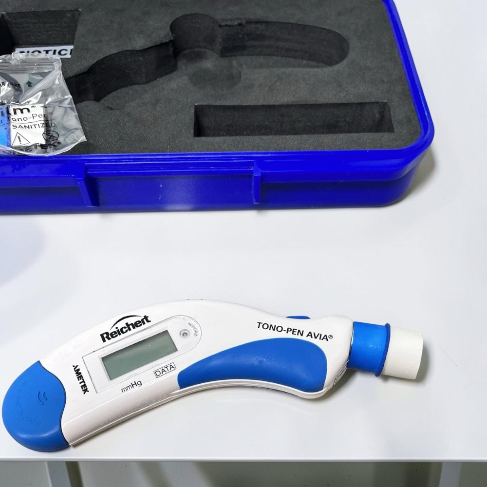 Reichert Avia Quick-Tap Tono-Pen/ Tonometer with Case - Used 6 Reichert Avia Quick-Tap Tono-Pen/ Tonometer with Case - Used - Image 6