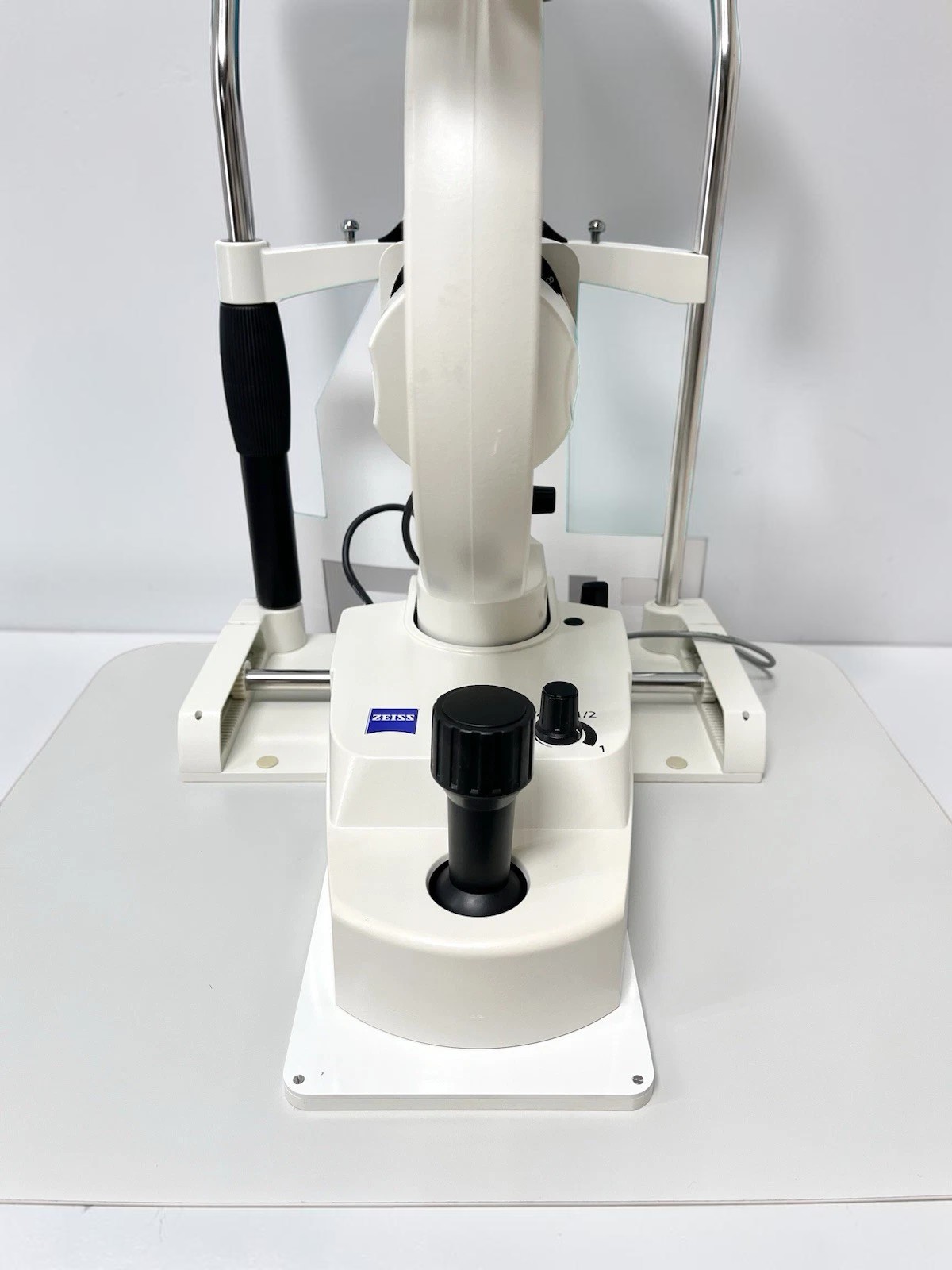 Carl Zeiss SL-115 Classic Slit Lamp w/ Haag Streit 870 Tonometer - Used 2 Carl Zeiss SL-115 Classic Slit Lamp w/ Haag Streit 870 Tonometer - Used - Image 2