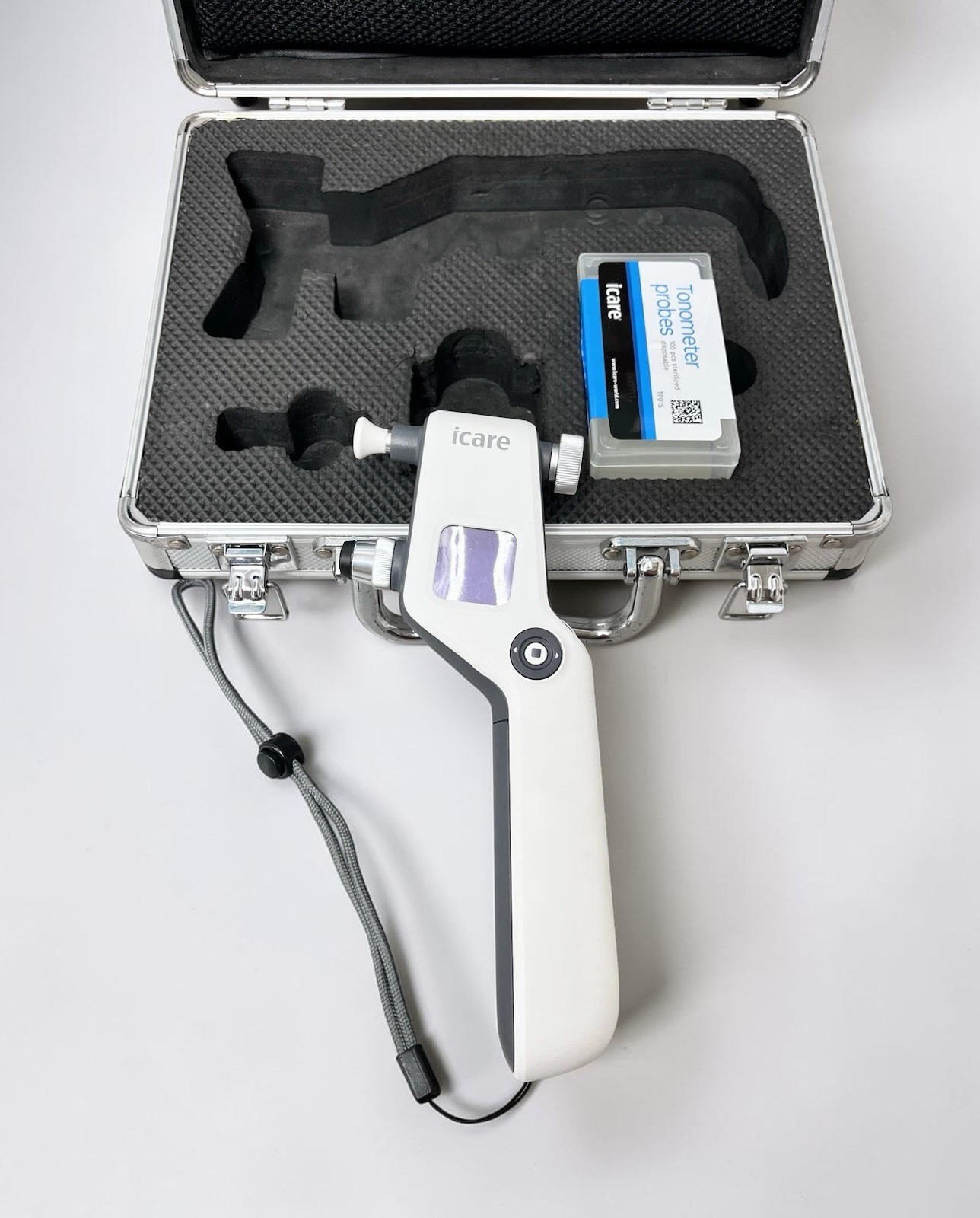 iCare ic100 Tonometer w/ Carrying Case - Used 2 iCare ic100 Tonometer w/ Carrying Case - Used - Image 2