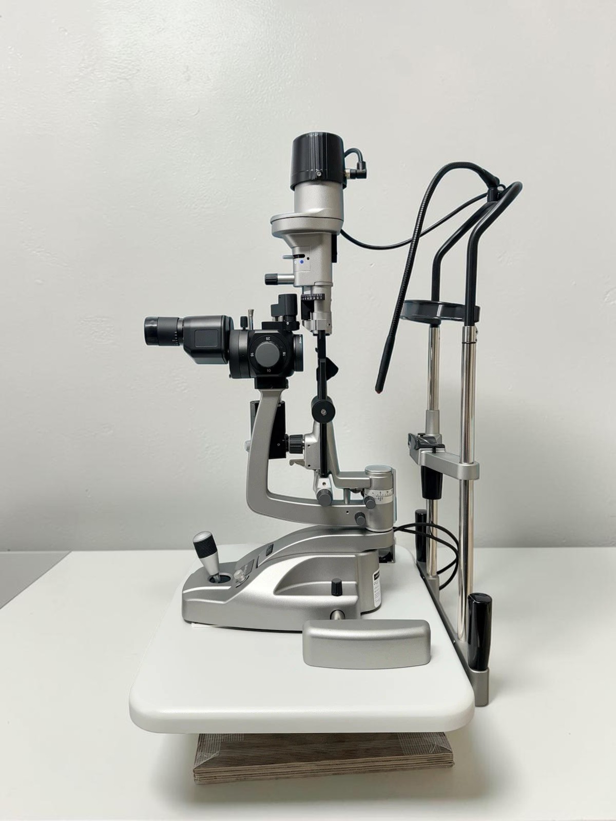 Lombart/ Keeler SL-B3 Slit Lamp with Optilasa R-900 Applanation Tonometer 2 Lombart/ Keeler SL-B3 Slit Lamp with Optilasa R-900 Applanation Tonometer - Image 2