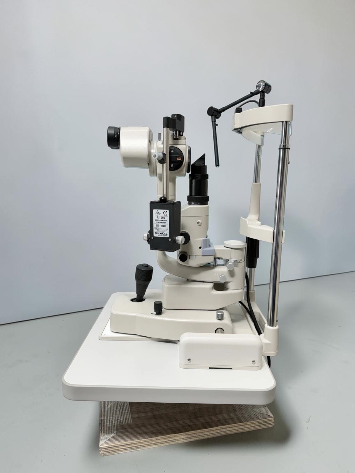 Topcon SL-D2 Slit Lamp w/ Optilasa R-900 Tonometer - Used 3 Topcon SL-D2 Slit Lamp w/ Optilasa R-900 Tonometer - Used - Image 3