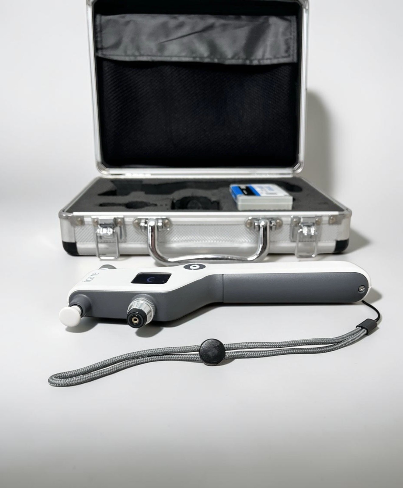 iCare ic100 Tonometer w/ Carrying Case - Used 3 iCare ic100 Tonometer w/ Carrying Case - Used - Image 3