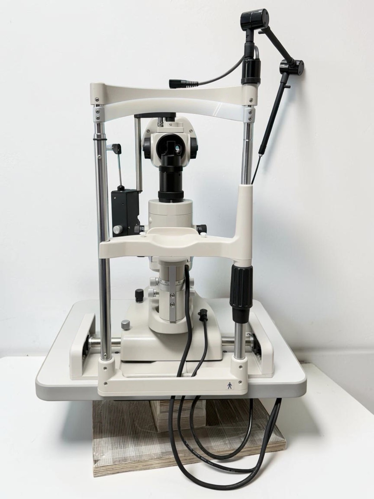 Topcon SL-D2 Slit Lamp w/ Optilasa R-900 Tonometer - Used 4 Topcon SL-D2 Slit Lamp w/ Optilasa R-900 Tonometer - Used - Image 4