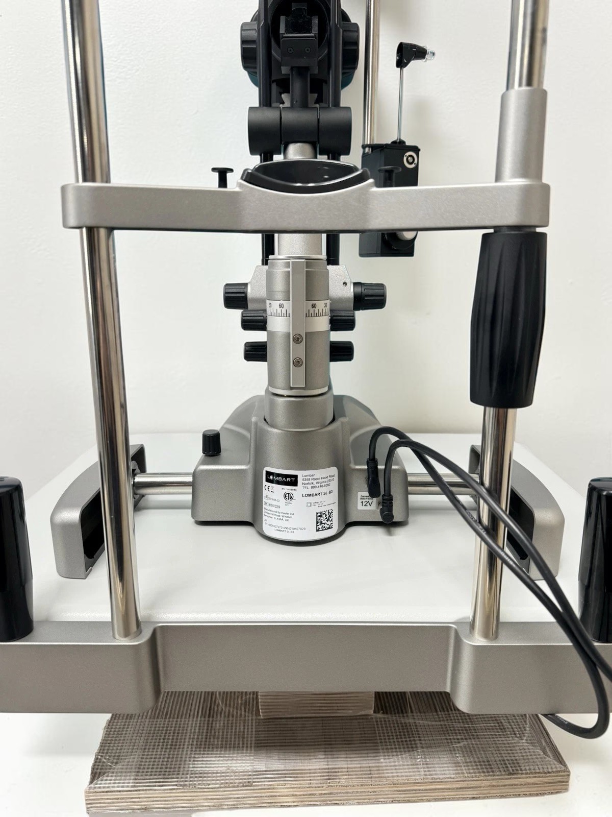 Lombart/ Keeler SL-B3 Slit Lamp with Optilasa R-900 Applanation Tonometer 4 Lombart/ Keeler SL-B3 Slit Lamp with Optilasa R-900 Applanation Tonometer - Image 4