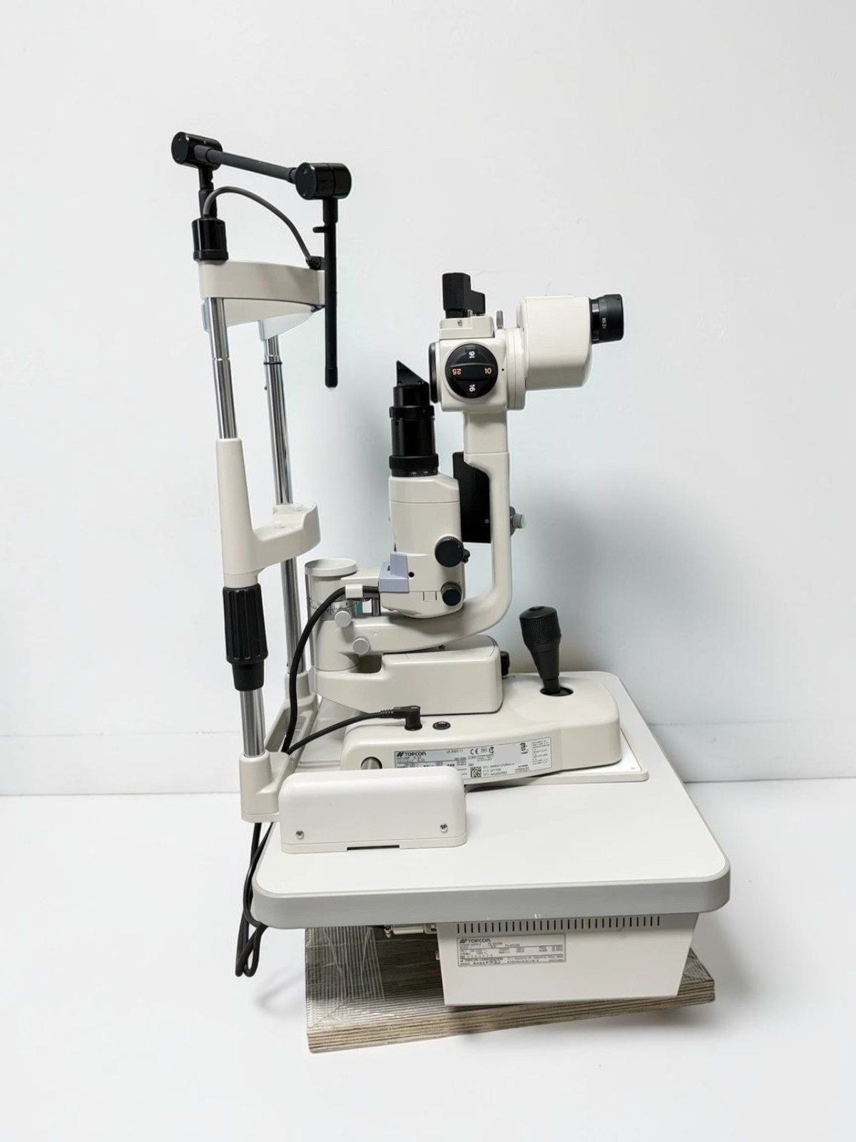 Topcon SL-D2 Slit Lamp w/ Optilasa R-900 Tonometer - Used 6 Topcon SL-D2 Slit Lamp w/ Optilasa R-900 Tonometer - Used - Image 6