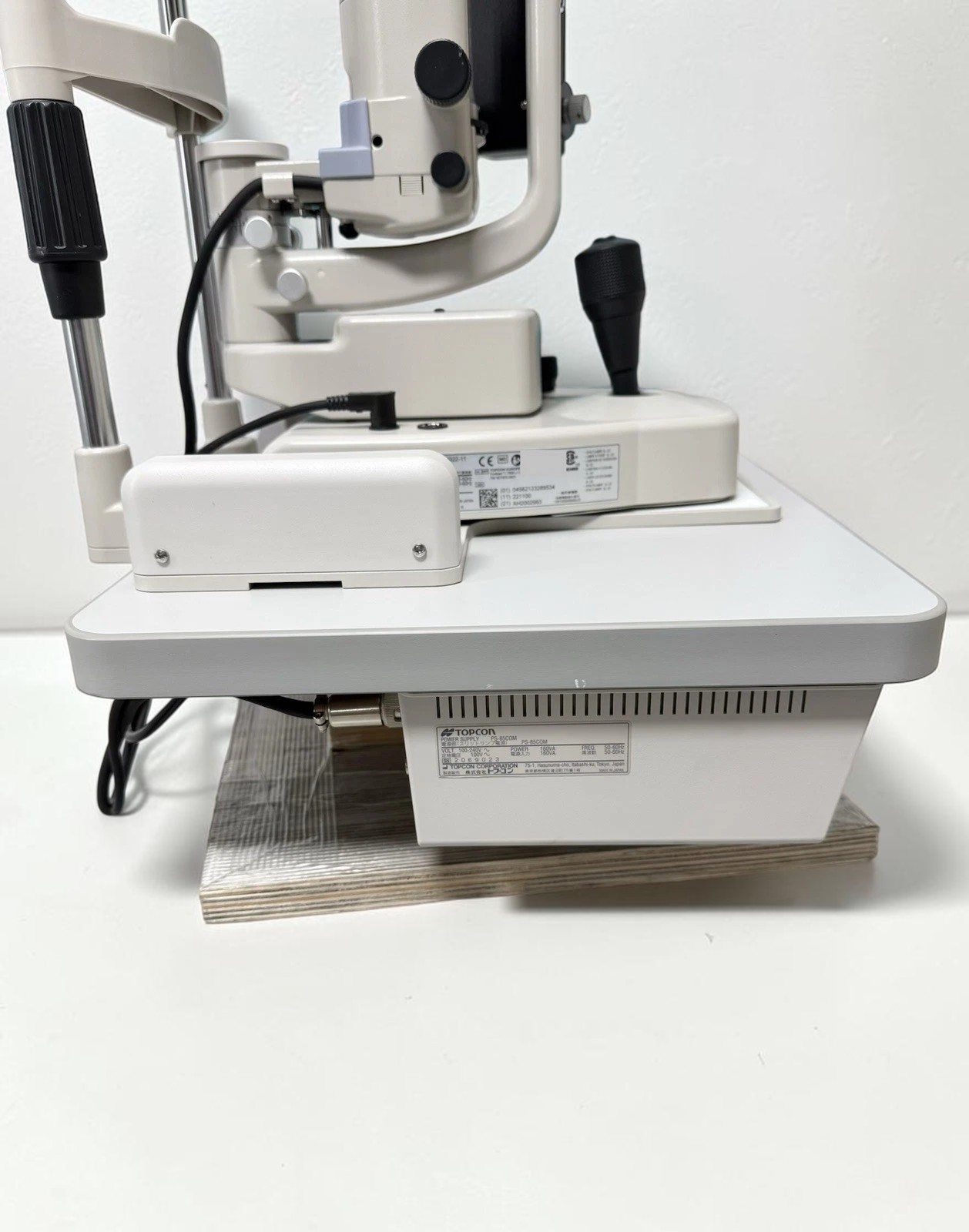 Topcon SL-D2 Slit Lamp w/ Optilasa R-900 Tonometer - Used 7 Topcon SL-D2 Slit Lamp w/ Optilasa R-900 Tonometer - Used - Image 7